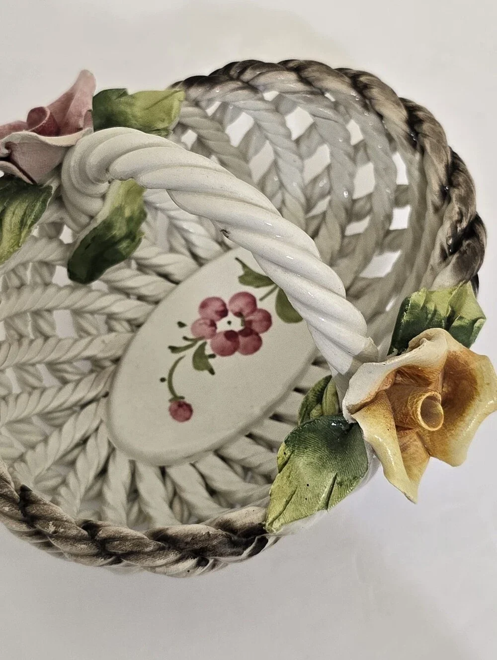 Capodimonte color white